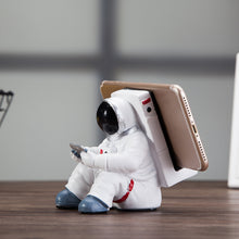  Simple Astronaut Mobile Phone Stand