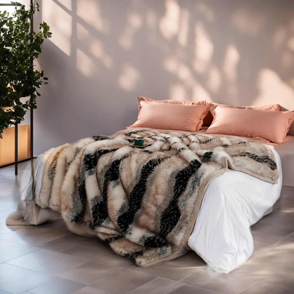 HavenLuxe™ Faux Fur Blanket – Elegant Soft Throw